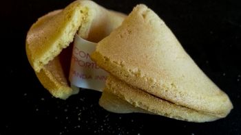 Una tiktoker contó que se volvió millonaria tras el presagio de una galleta de la fortuna