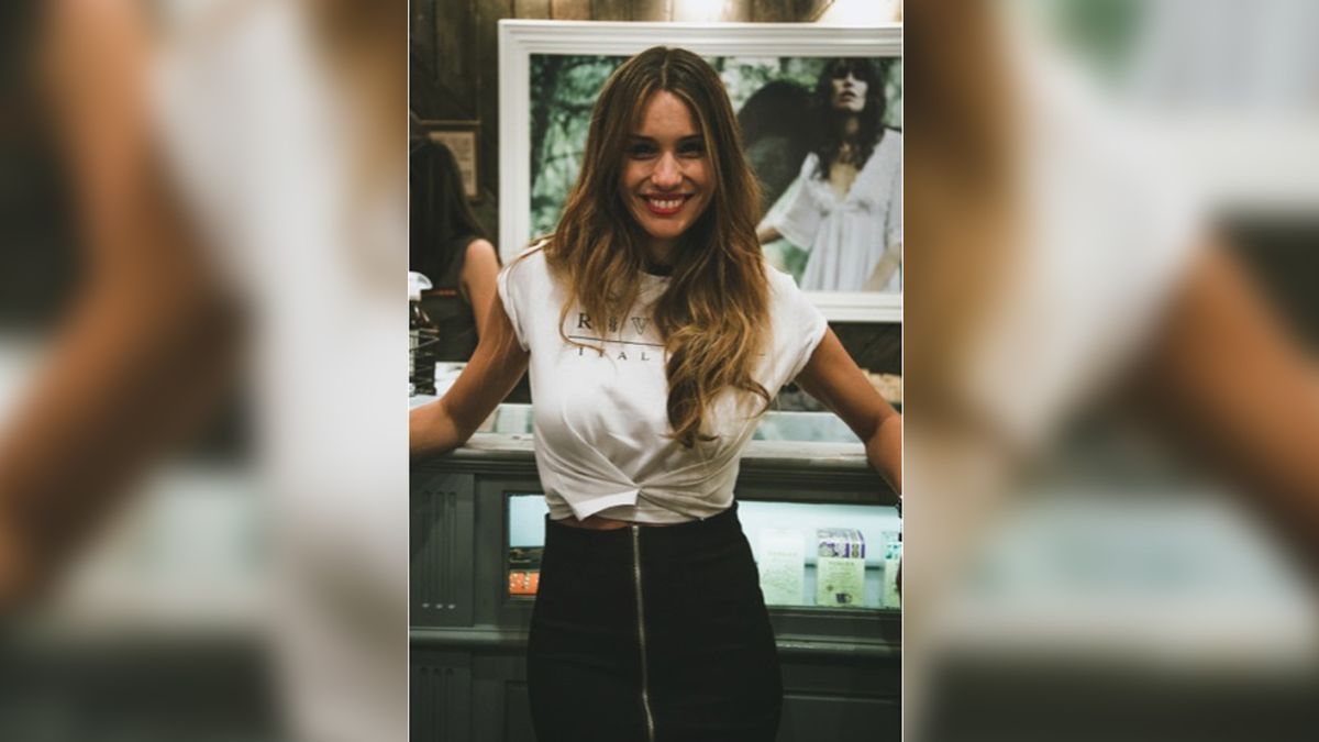 Pampita visitó el local de una marca de ropa para mujeres