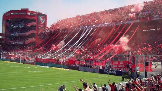 Barras de Independiente se amenazan con armas en las redes antes del partido en Paraguay