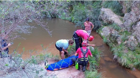 Una joven cayó 40 metros al vacío mientras sacaba una foto en Córdoba y está en estado crítico