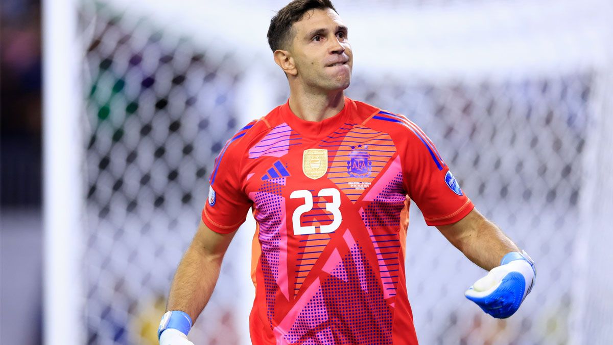 ¡El Dibu baila y ataja! Los dos penales que contuvo el arquero de la Selección Argentina ante Ecuador