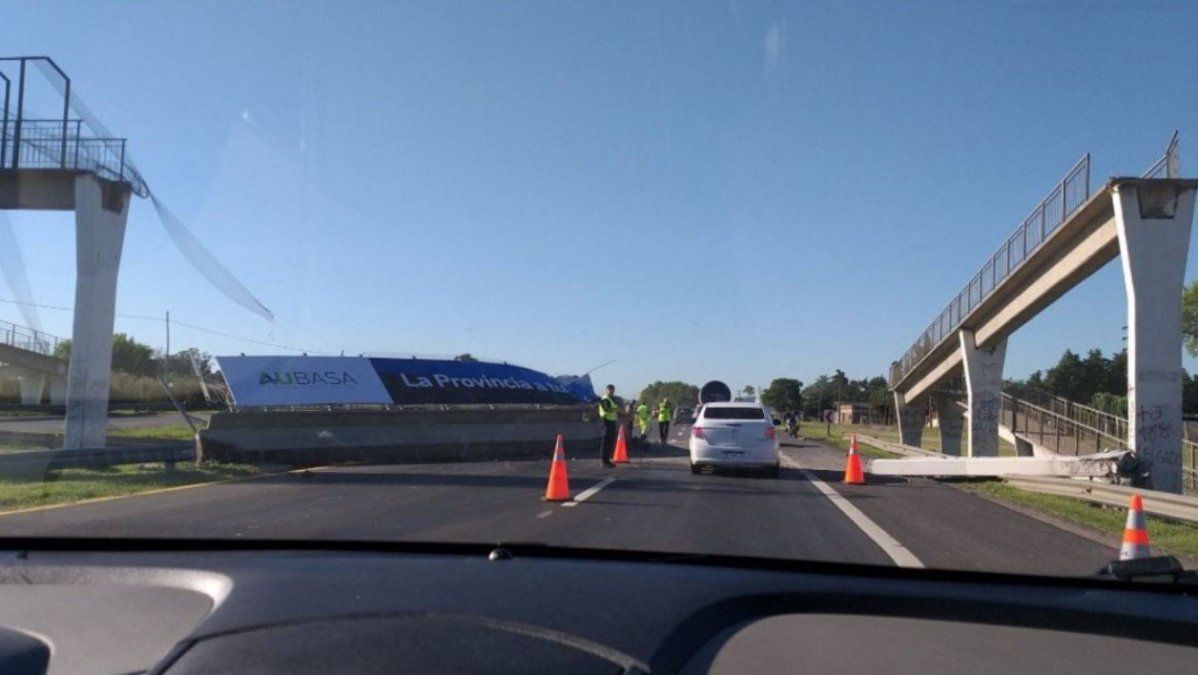 Se derrumbó un puente en la ruta 2 y hubo 6 kilómetros de demora hacia la Costa, pero ya está normalizado