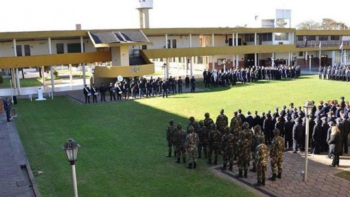 El Liceo Aeronáutico Militar posee un régimen mixto de estudiantes