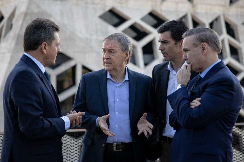 Los galanes peronistas se juntaron en Córdoba y ratificaron que el candidato de Alternativa Federal va a surgir de las PASO