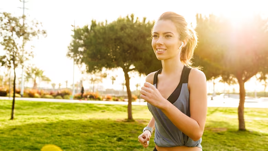 Caminando hacia la longevidad: la ciencia revela el número ideal de pasos