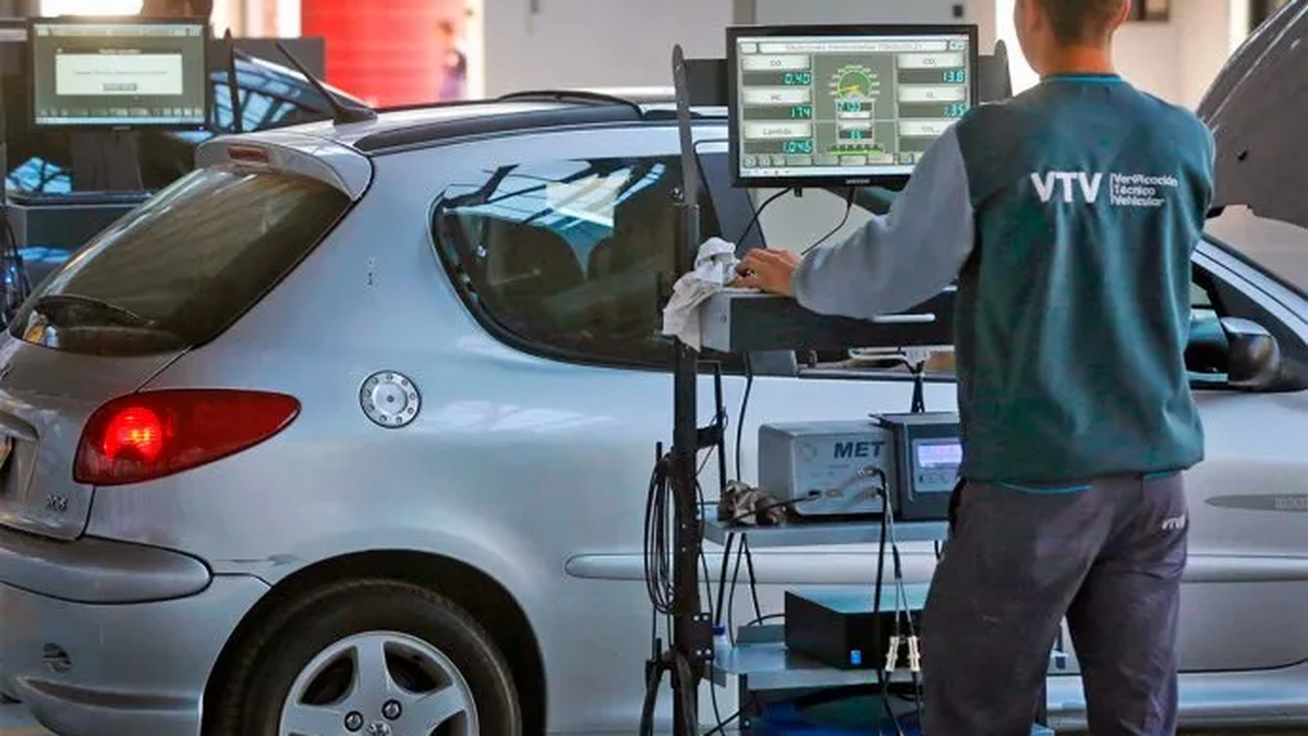 En febrero aumentarán la VTV y el estacionamiento medido en la Ciudad (Foto: archivo).