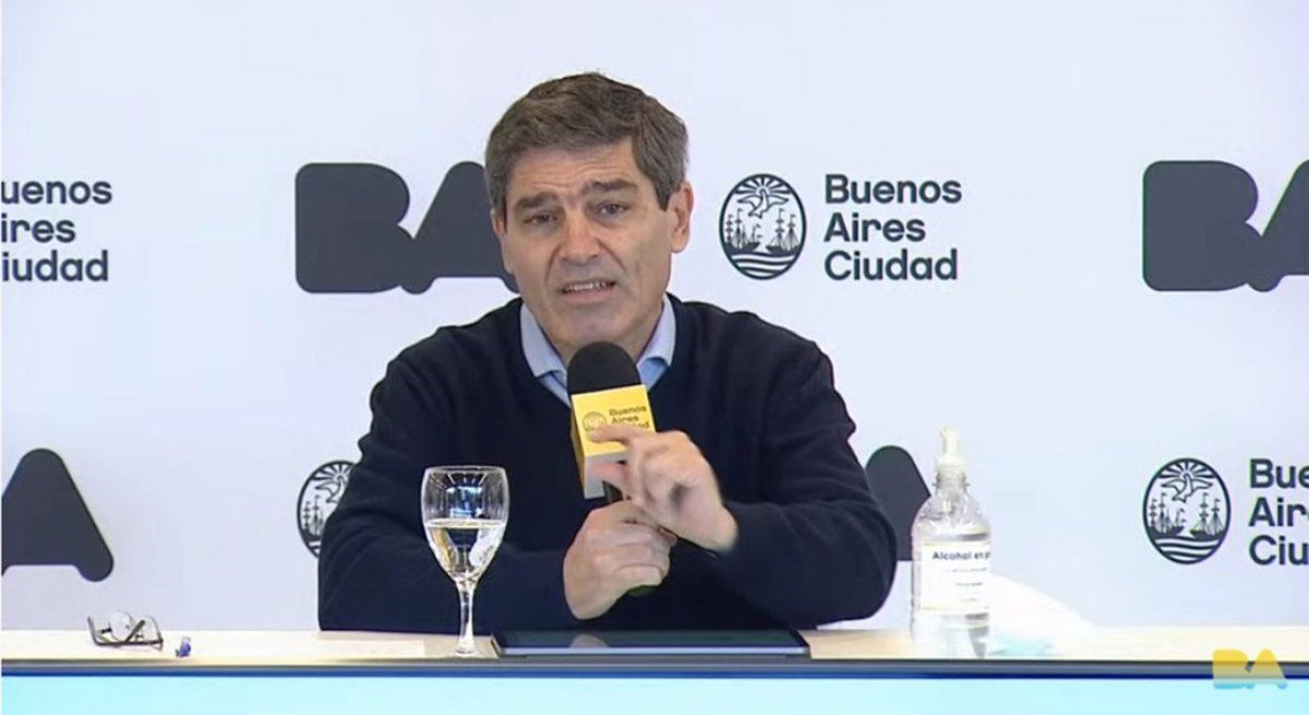 Quirós aseguró que los contagios en Ciudad están bajando y señaló que buscarán a los 5 mil niños que perdieron interés en la escuela