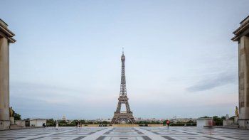Francia sufre un récord de 30 mil contagios en 24 horas, el día previo al comienzo del toque de queda