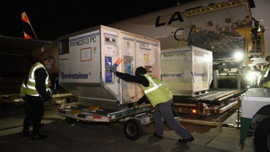 Sputnik V y AstraZeneca: llegaron más de 1.4 millones de dosis de vacunas