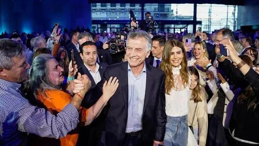 Mauricio Macri presentó su libro y advirtió: Ningún progre nos puede correr más