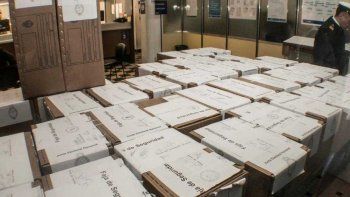 La justicia electoral busca atenuar el conflicto por las boletas a 24 horas del inicio del proceso electoral