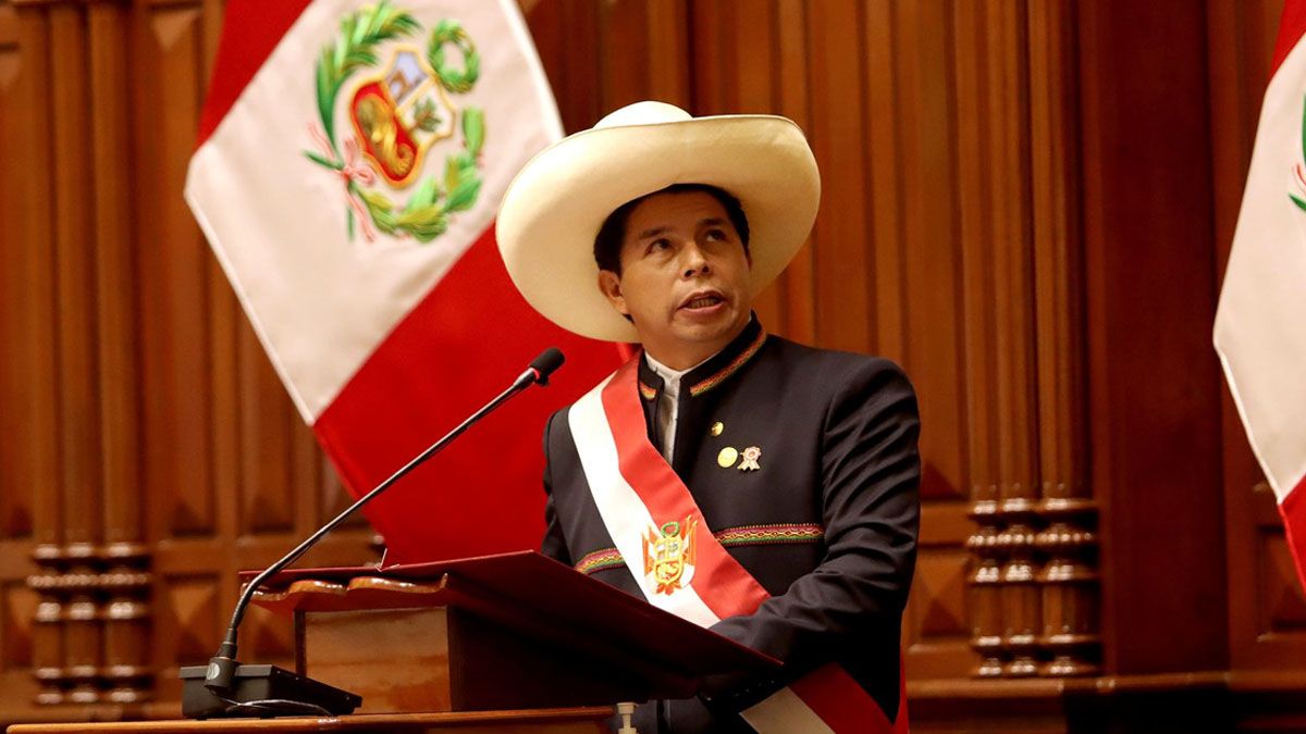 La oposición busca suspender como presidente del Perú a Pedro Castillo