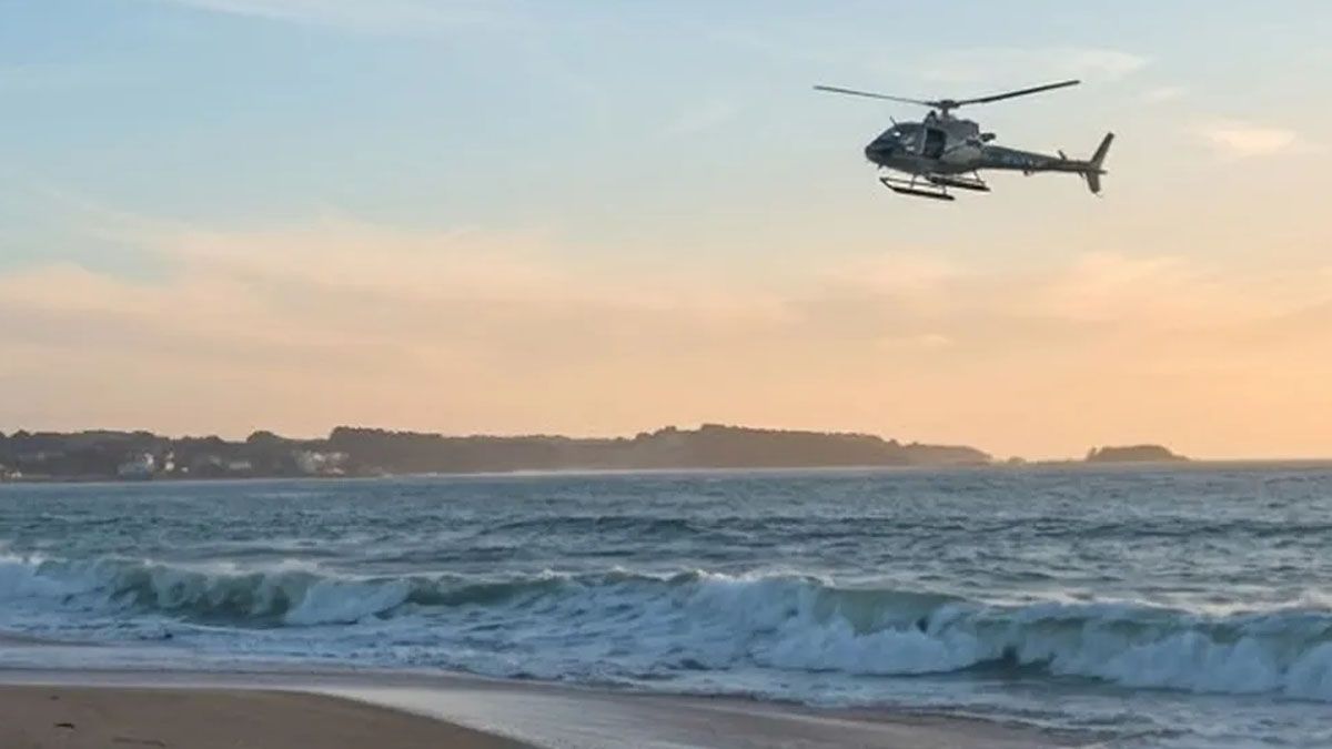 Cuatro personas murieron por un fuerte oleaje y trágico en una playa. (Foto: Captura de TV)