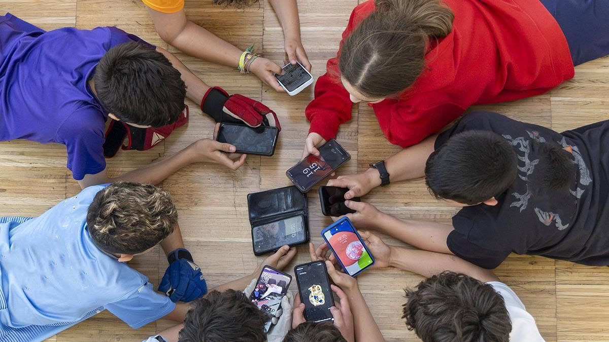 Las redes sociales en España, vedadas para menores de 16 años. (foto: Gentileza El períodico)