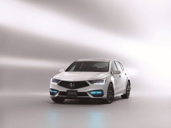 El lanzamiento del Honda Sensing Elite el pasado mes de marzo ha convertido a la compañía en el primer fabricante de automóviles de Japón en conseguir la luz verde del gobierno japonés para comercializar un sistema catalogado en el Nivel 3 de conducción autónoma. Con esta nueva tecnología la compañía da un paso más hacia su visión de un mundo de carreteras seguras