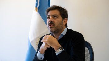 El jefe de Gabinete bonaerense, Carlos Bianco, dijo que comenzará a producirse en junio la vacuna rusa Sputnik V. El jefe de Gabinete bonaerense, Carlos Bianco, dijo que comenzará a producirse en junio la vacuna rusa Sputnik V.