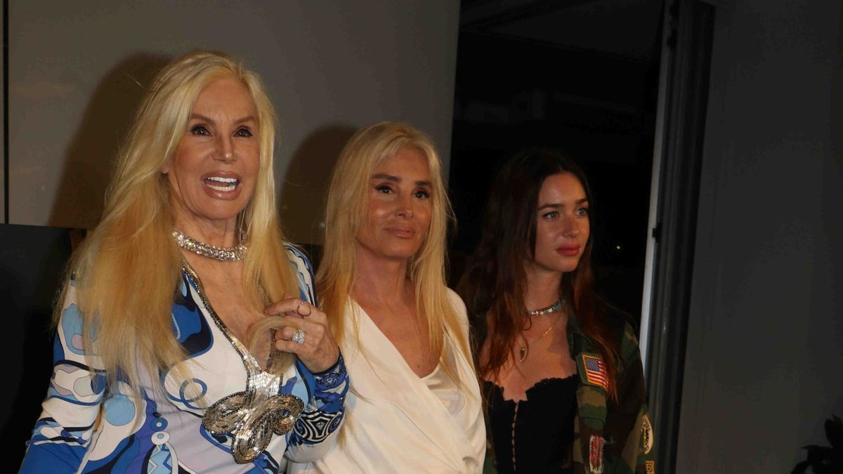 Susana Gim&eacute;nez, junto a su hija Mercedes y su nieta Luc&iacute;a, fue la figura de la noche.&nbsp;