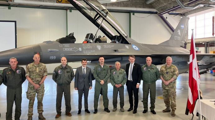 Petri firmó el acuerdo por los aviones F-16: Es la compra militar más importante desde la vuelta a la democracia