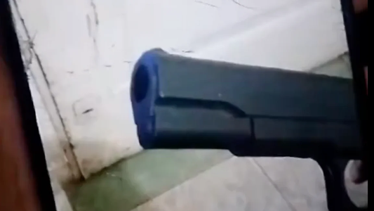 Tragedia en la Villa 31: un adolescente de 15 años manipulaba un arma y mató a su amigo de 16