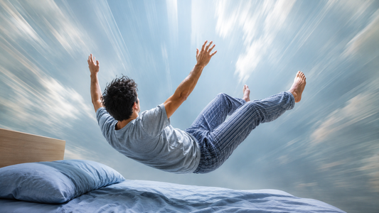Sacudidas al dormir: qué son las mioclonías del sueño, cómo prevenirlas y cuándo pueden ser una señal de alerta