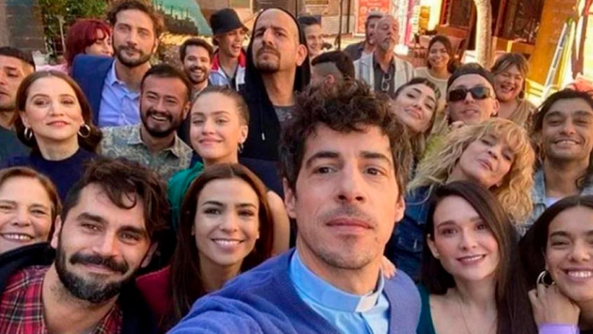 ¿Se quedaron sin vestuario en Pol-Ka? Dos personajes y una misma campera