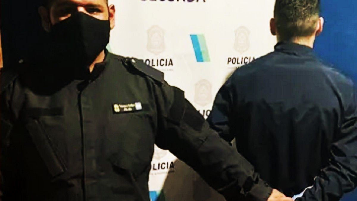 El oficial de policía que le disparó a la víctima fatal fue identificado como Axel Cisneros.&nbsp;