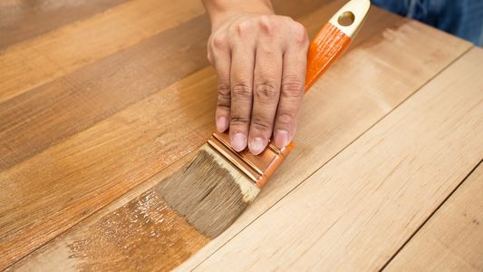 Cómo hacer barniz casero con dos ingredientes para embellecer los muebles de la casa