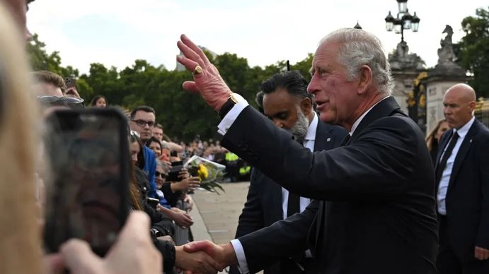La alarmante predicción de una mentalista sobre el futuro de Carlos III
