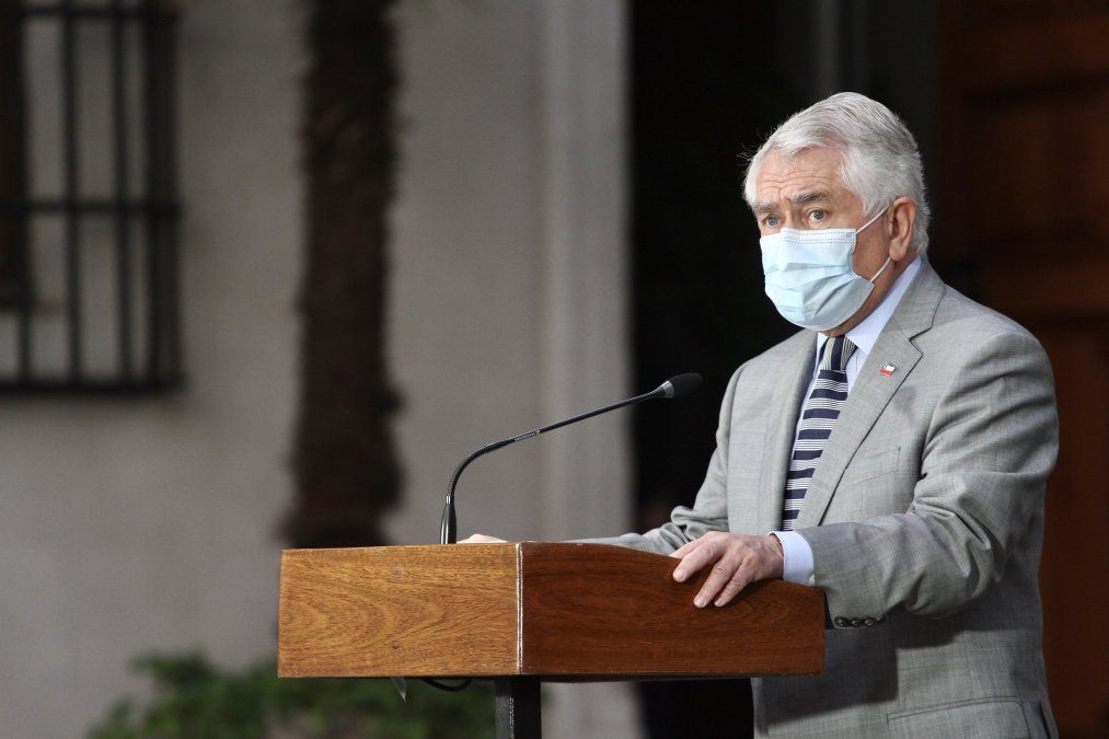 Chile: el ministro de Salud Enrique París.