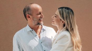 Con una foto juntos en la cama, Jésica Cirio celebró los 8 años de matrimonio con Martín Insaurralde