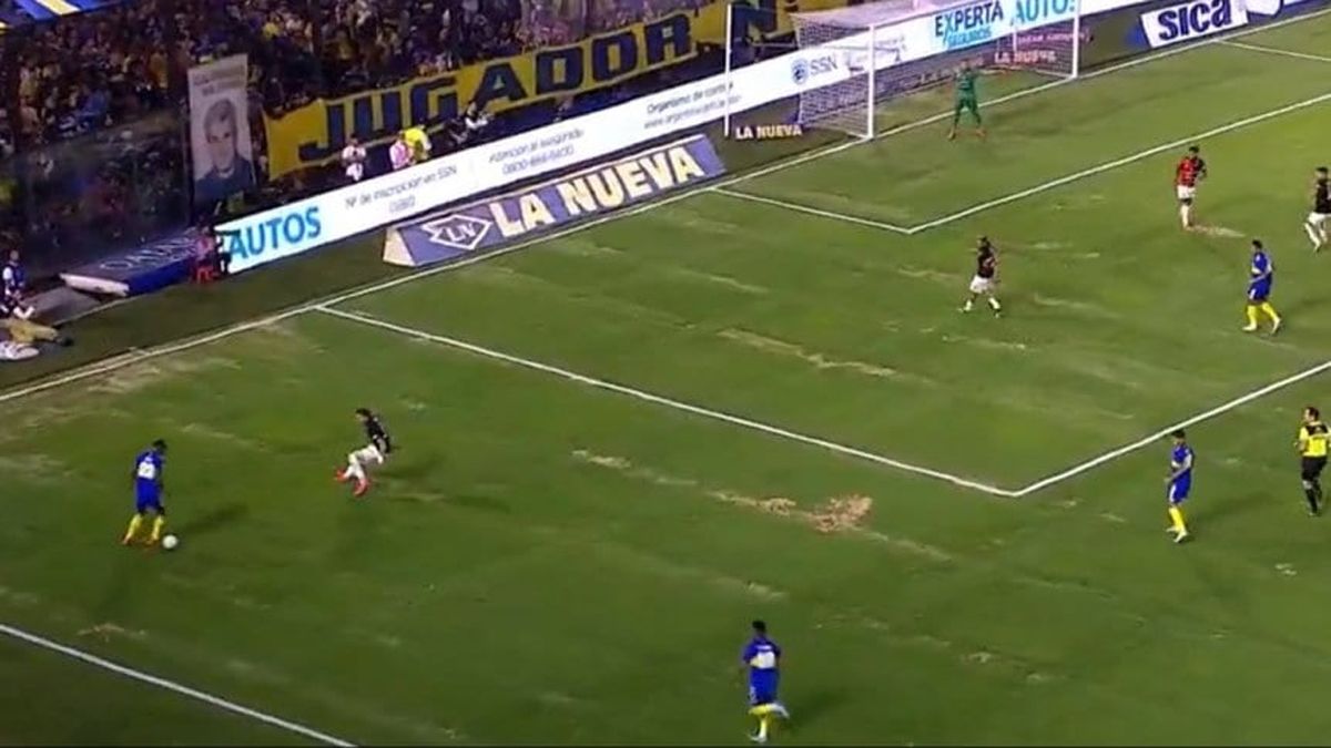 El campo de juego de La Bombonera no llegó en buenas condiciones a la primera fecha de la Copa Liga Profesional 2022.