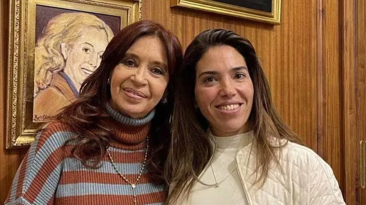Mar&iacute;a Soledad Calle junto a Cristina Kirchner, en una de las im&aacute;genes que exhibe su cercan&iacute;a con el kirchnerismo. (Foto: redes sociales).
