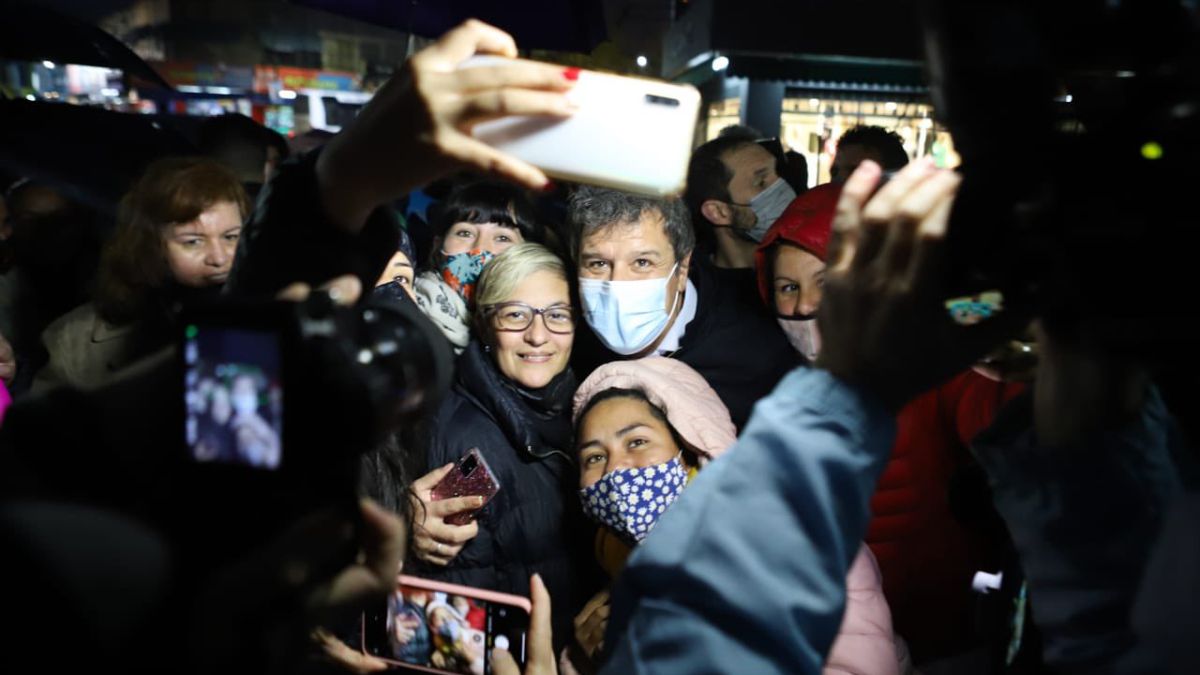 Facundo Manes vota en la Ciudad de Buenos Aires. López Murphy esperará los resultados en su oficina