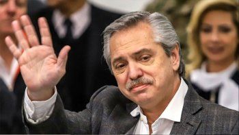 Agradecimientos a Galperín y Tinelli y respuestas a sus followers: la mañana tuitera de Alberto Fernández