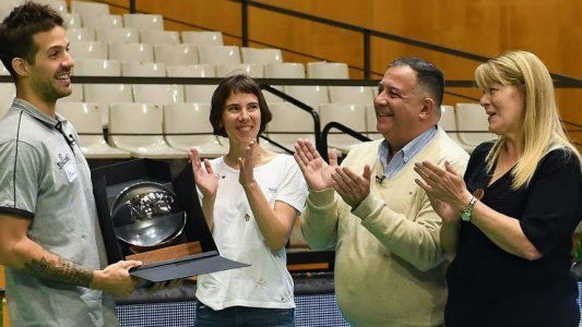 Nicolás Laprovittola fue el MVP de la Liga ACB española y fue sorprendido por su mamá, Margarita Stolbizer