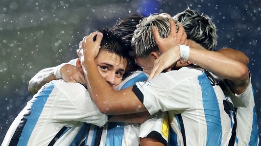 La selección sub 17 goleó 5-0 a Venezuela, pasó a cuartos del Mundial y ya sabe con quién jugará