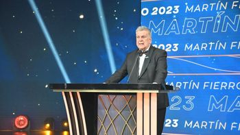 la novia de un destacado personaje que entro de colada a los premios martin fierro 2023: no tenia invitacion