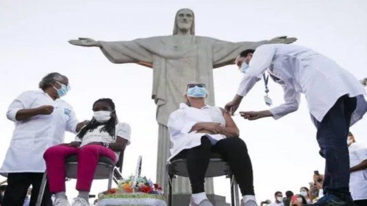 En medio de la crisis por falta de oxígeno en los hospitales de Manaos, Brasil inicia la vacunación masiva contra el Covid-19