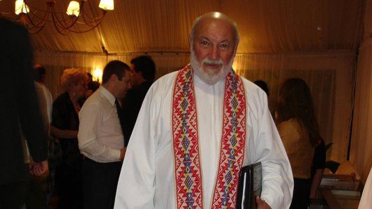 Murió el padre Luis Farinello