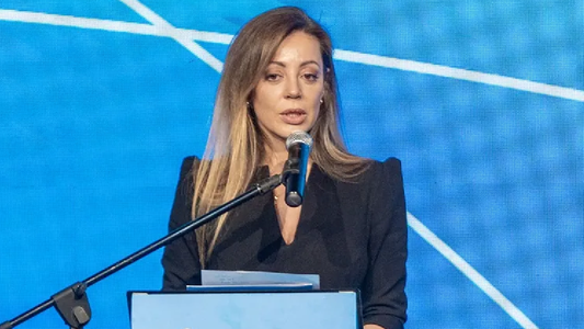 Designan a Flavia Royón como secretaria de Minería