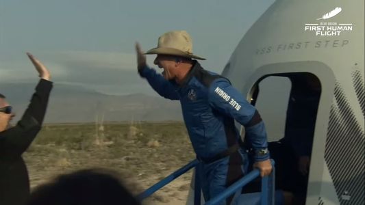 Jeff Bezos cumplió con éxito su viaje al espacio