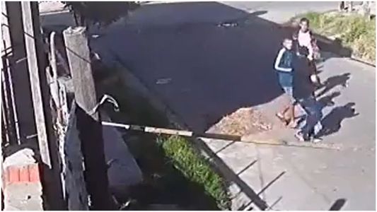 Lanús: por una sidra, asesinaron a botellazos a un joven de 17 años y una persona quedó detenida