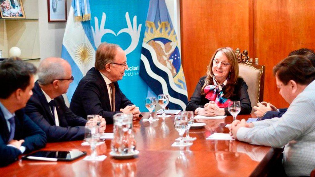 El presidente de YPF fue a Santa Cruz a ver a Alicia Kirchner y analizaron proyectos para la provincia