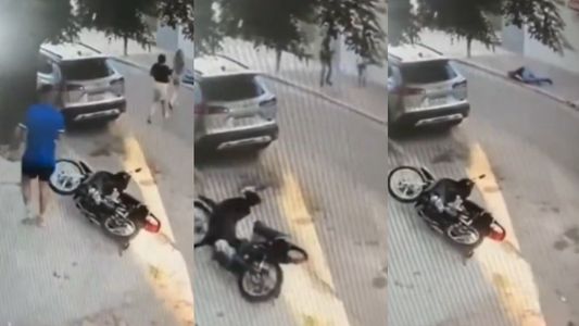 Escalofriante: el momento en que un policía cae de un tiro en la cabeza al resistirse a un robo