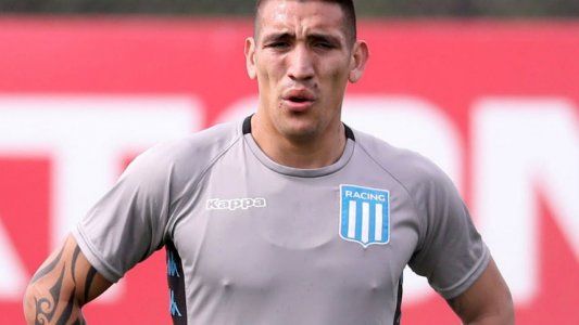 Centurión fue a saludar al plantel, habló con Milito, pero no pudo charlar con Coudet