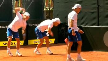¡Se calentó Schwartzman! El Peque rompió una raqueta y quedó eliminado del ATP de Hamburgo 