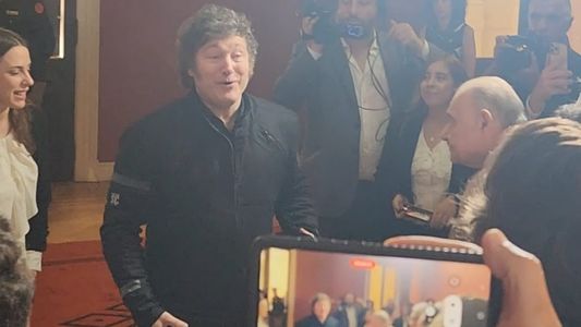 Por primera vez, Milei recorrió los pasillos de la Casa Rosada y llevó un mensaje a los argentinos