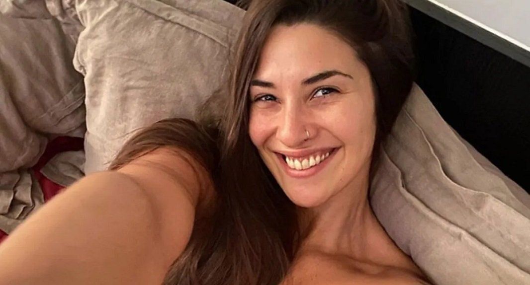 Ivana Nadal se desnudó en el living de su casa y exclamó: ¡Libertad!