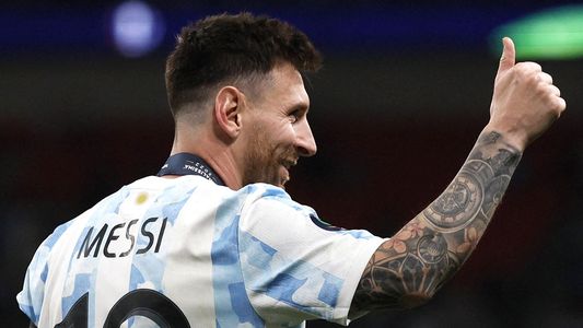 La foto de Lionel Messi con la nueva camiseta suplente de la Selección Argentina