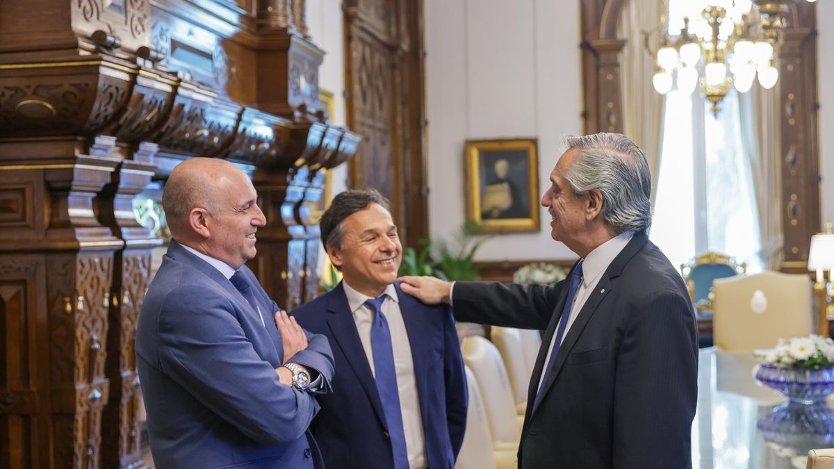 Alberto Fernández se reunió en su despacho de Casa Rosada con el ministro de Transporte saliente